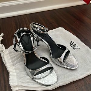 BEAUTIFUL HEELED ANKLE STRAP SANDALS